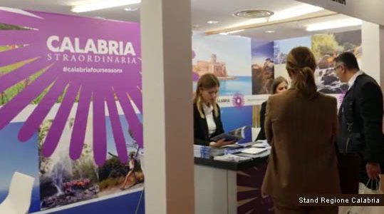 calabria-stand-1 calabria-stand-1